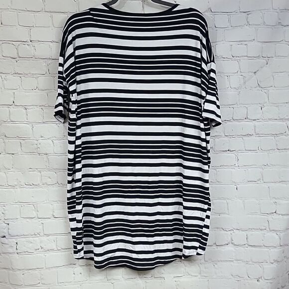 NEW LuLaRoe Irma Oversized Tee Black Stripe Short Sleeve Shirt High Low Knit Top - Picture 6 of 6